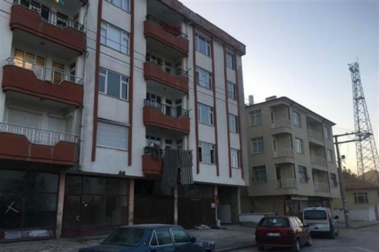 Balkondan d&uuml;şen 12 yaşındaki H&uuml;seyin, yaralandı