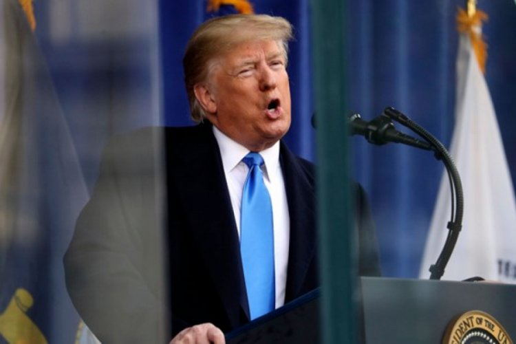 Trump kurşun ge&ccedil;irmez camın ardından konuştu