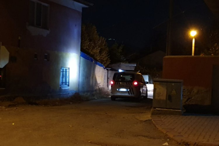 Arkadaşının başına demir sopayla vurup &ouml;ld&uuml;rd&uuml;
