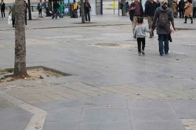 Bursa'da kent meydanında y&uuml;r&uuml;mek işkenceye d&ouml;nd&uuml;! (&Ouml;ZEL HABER)