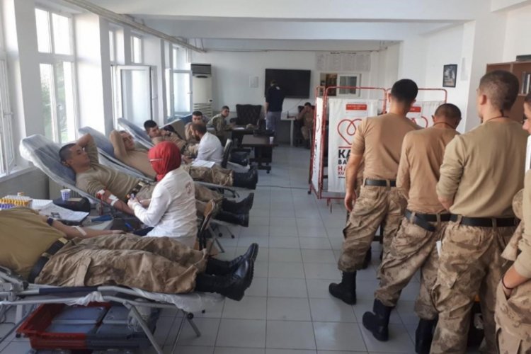 30 komando kan bağışında bulundu