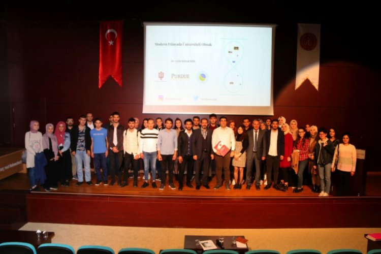 NEV&Uuml;'de 'Modern D&uuml;nyada &Uuml;niversiteli Olmak' konulu konferans d&uuml;zenlendi