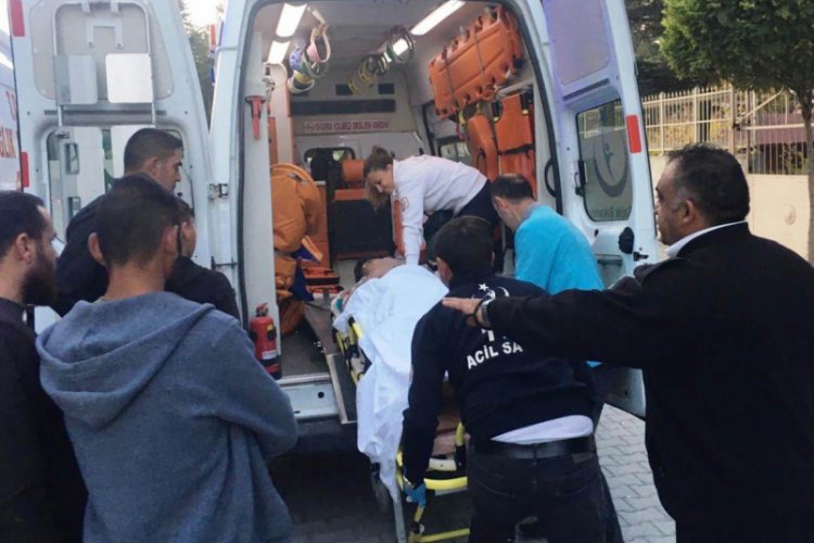 Misafirliğe giden 12 yaşındaki &ccedil;ocuk 3. kattan d&uuml;ş&uuml;p yaralandı