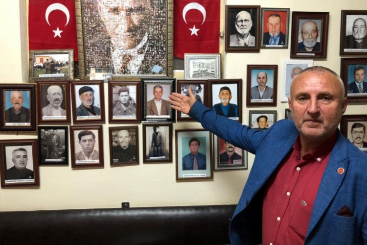 Bursa'daki bu k&ouml;yde hayatını kaybeden vatandaşların resimleri sergileniyor