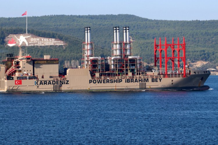Enerji gemisi &Ccedil;anakkale Boğazı'ndan ge&ccedil;ti