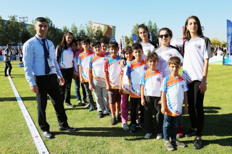 Adem Kılı&ccedil;cı ve Birsen Bekg&ouml;z'den &Ccedil;ocuk Atletizmi Şenliği'ne destek