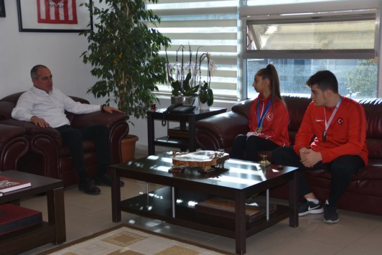 Bursa Gemlik Belediye Başkanı Sertaslan şampiyon sporcuları kutladı