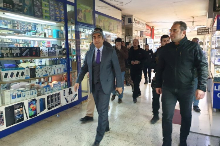 Iğdır'da 100 polisle ka&ccedil;ak cep telefonu operasyonu