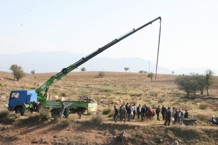 Annesinin &ccedil;elik kasasını &ccedil;almak i&ccedil;in şeytanın aklına gelmeyecek plan yaptı