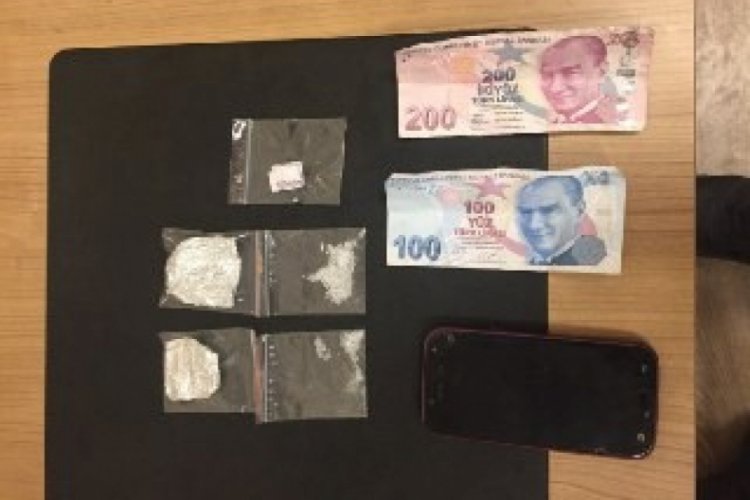 Uyuşturucu tacirleri su&ccedil;&uuml;st&uuml; yakalandı