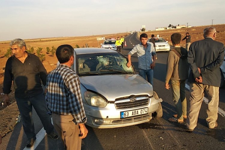 Tekeri kopan ara&ccedil; otomobille &ccedil;arpıştı: 4 yaralı