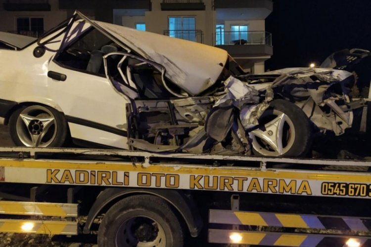 Hurdaya d&ouml;nen otomobilden sağ &ccedil;ıkıp ka&ccedil;tı