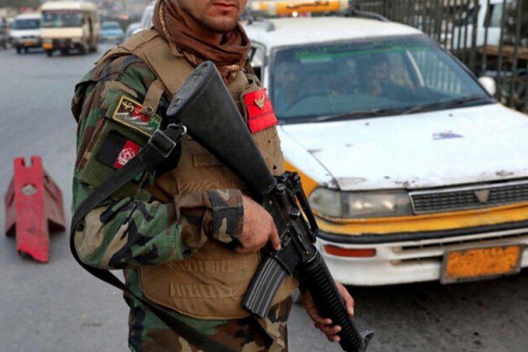 Afganistan'da bomba y&uuml;kl&uuml; ara&ccedil; patladı
