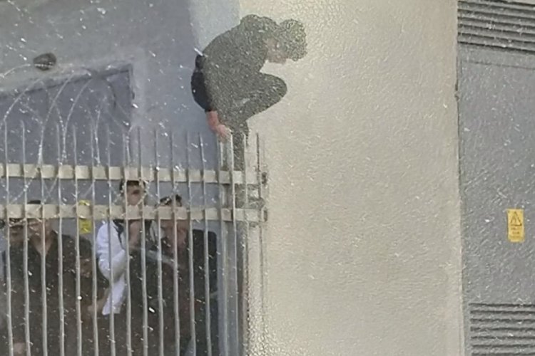 Lise &ouml;ğrencilerinin tehlikeli ka&ccedil;ışı kamerada