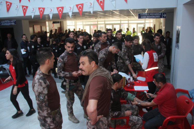 Emniyet m&uuml;d&uuml;r&uuml; l&ouml;semili &ccedil;ocuklar i&ccedil;in kan verdi, organlarını bağışladı
