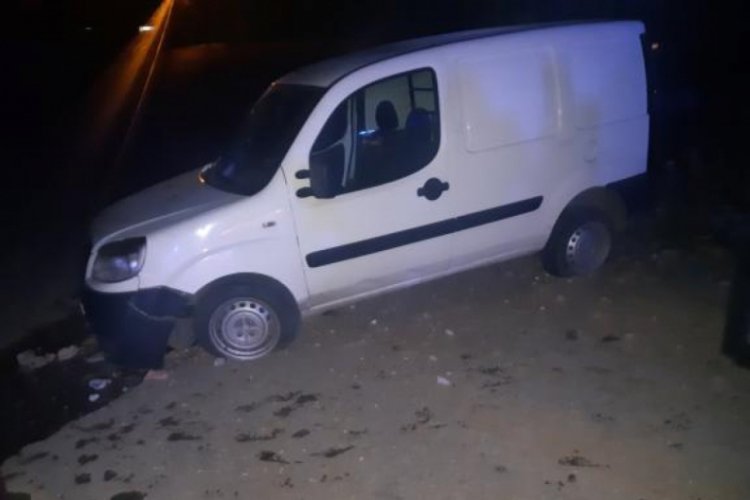 K&ouml;peğe &ccedil;arpan ara&ccedil; yoldan &ccedil;ıktı: 1 yaralı