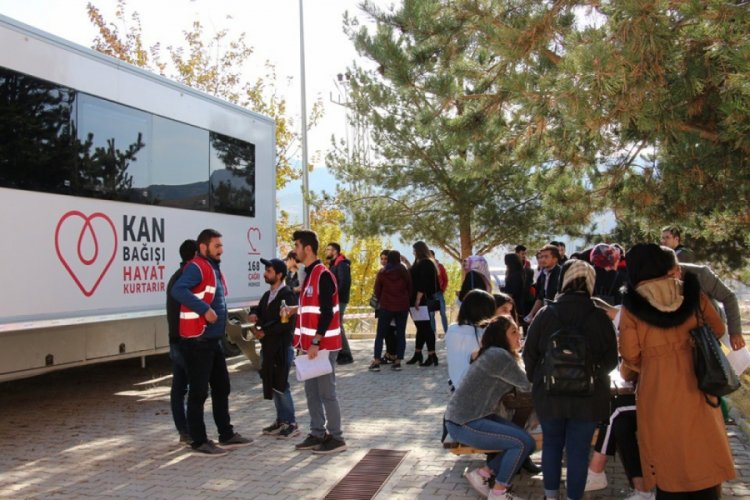 Şenlik i&ccedil;inde kan bağışında bulundular