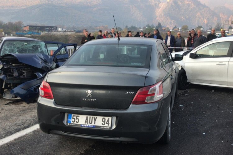 K&ouml;pr&uuml;de zincirleme kaza: 4 yaralı