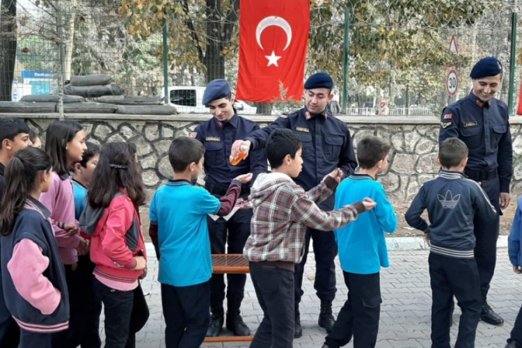 &Ouml;ğrenciler jandarmayı ziyaret etti