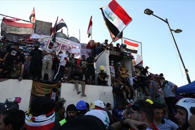 Irak'ta meydanları terk etmeyen g&ouml;stericiler 'sivil devlet' talebinde ısrarlı
