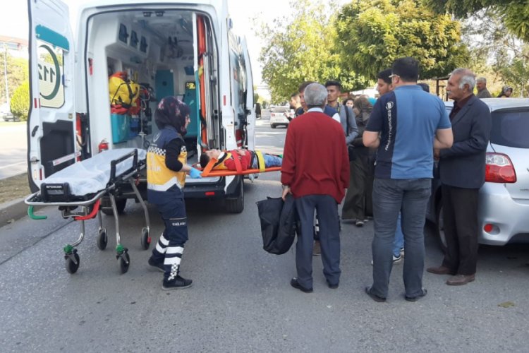 Yola fırlayan &ccedil;ocuğa otomobil &ccedil;arptı
