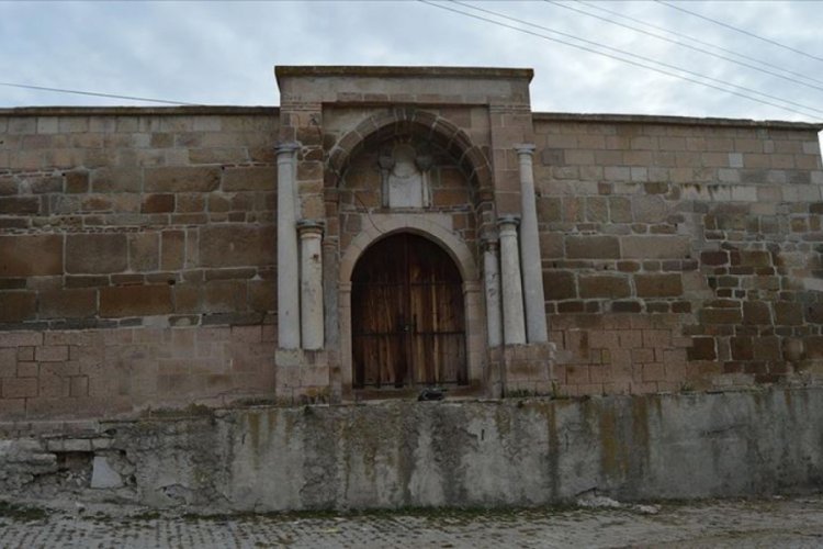 Taşhan ve Anıtkaya Kervansarayı yıllara meydan okuyor