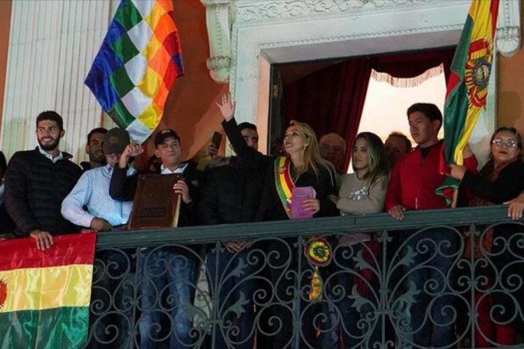 Bolivya'da ordu Anez'in ge&ccedil;ici devlet başkanlığını tanıdı