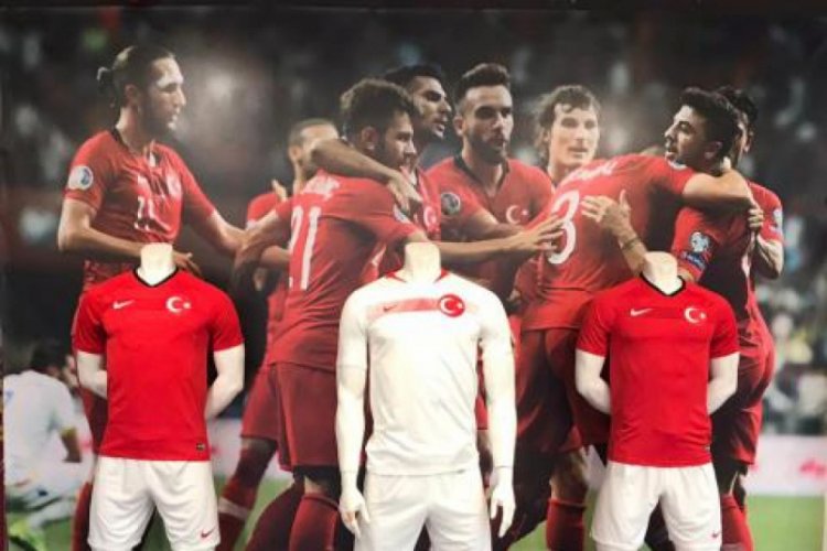 Ay-yıldızlı formalar, T&uuml;rk Telekom Stadı'nda satışa sunuldu