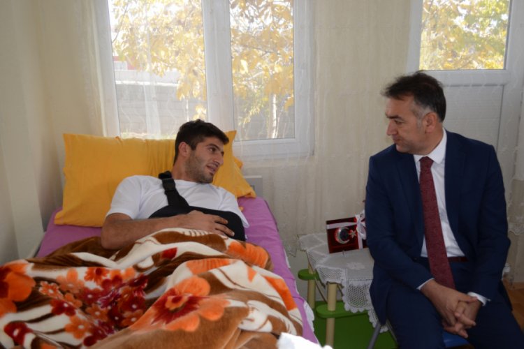 Barış Pınarı Harekatı gazisine Vali &Ccedil;ağatay'dan ziyaret