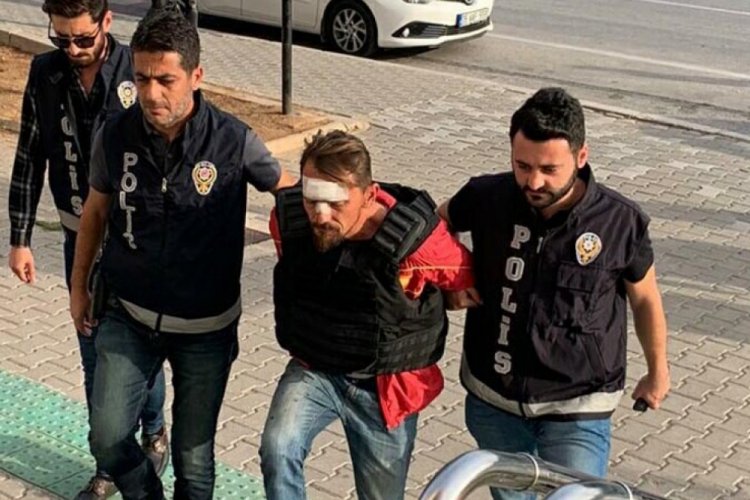 G&uuml;r&uuml;lt&uuml; yaptığı iddiasıyla komşusunu &ouml;ld&uuml;rd&uuml;