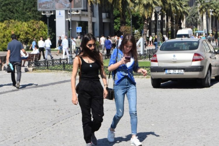 'Kulaklık bağımlılığı' başarıyı d&uuml;ş&uuml;r&uuml;yor