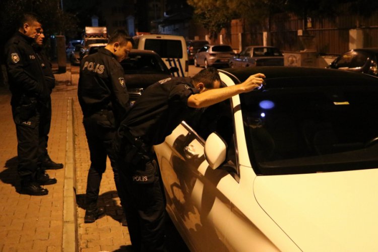 Ablasının otomobilini &ccedil;aldı, polis kovalamacayla yakaladı