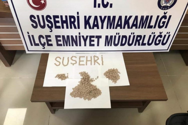 İranlı yolcunun &uuml;zerinden 875 uyuşturucu hap &ccedil;ıktı