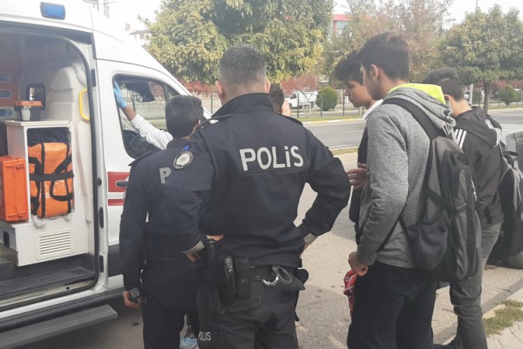 Lise &ouml;ğrencilerinin kavgasında ortalık karıştı