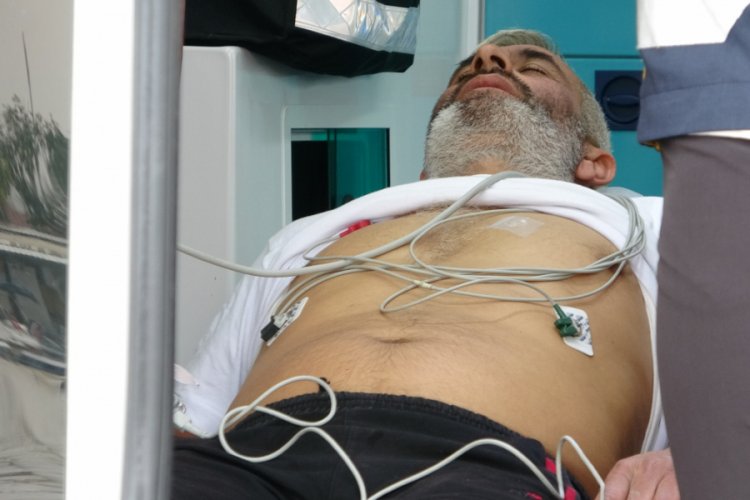 Bursa'da denizin ortasında fenalaşan balık&ccedil;ıyı sahil g&uuml;venlik kurtardı