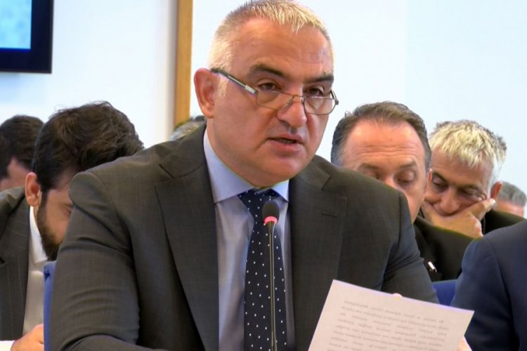 Bakan Ersoy: T&uuml;rkiye'de sans&uuml;r kesinlikle yapılmamaktadır