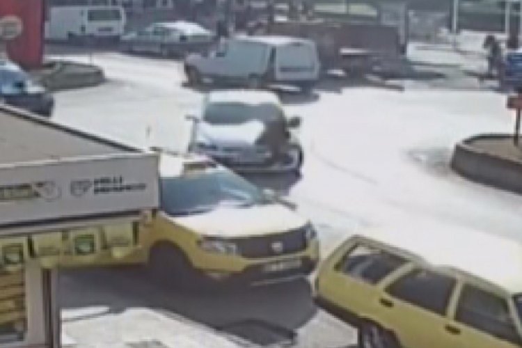 Yolun karşısına ge&ccedil;mek isterken otomobil &ccedil;arptı
