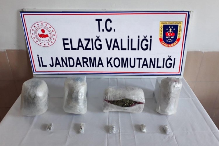 Uyuşturucu tacirleri 5 kilo esrarla yakalandı