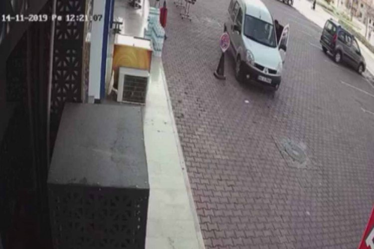 Bankadan &ccedil;ektiği 50 bin lira aracından &ccedil;alındı