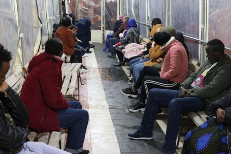 'Yunan g&uuml;&ccedil;leri ka&ccedil;ak g&ouml;&ccedil;men teknesine ateş a&ccedil;tı' iddiası