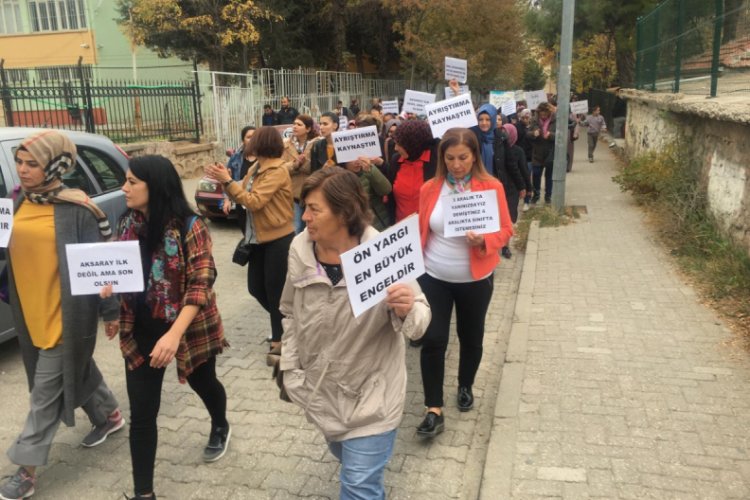 Y&uuml;zlerce kişi, otizmli &ccedil;ocuklar i&ccedil;in bir araya geldi