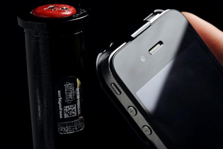 &Ccedil;in'den sahte iPhone ithal edip orijinalleriyle değiştiren &ccedil;ete yakalandı