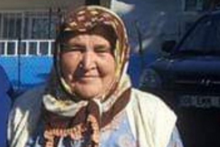 Aracıyla geri manevra yaparken, kazayla annesini ezdi