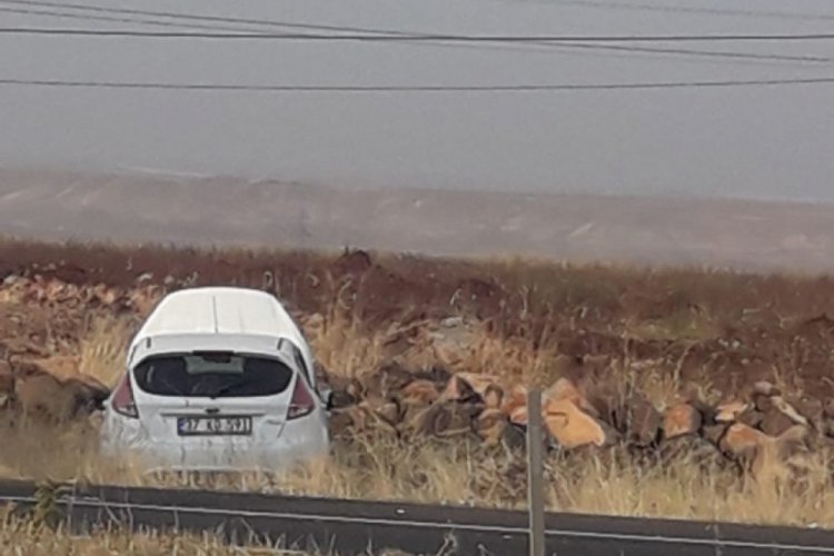 Lastiği patlayan ara&ccedil; yoldan &ccedil;ıktı