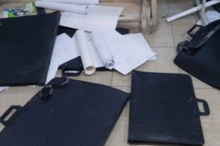 &Ouml;ğrencilerin eşyaları merdiven boşluğuna atıldı, soruşturma başlatıldı