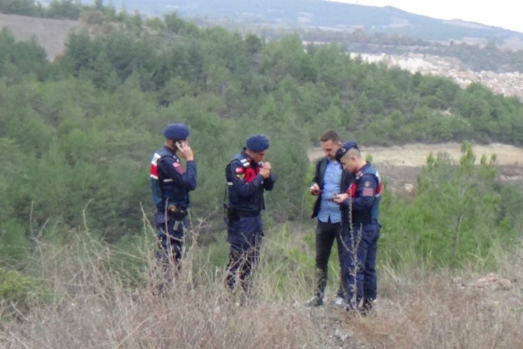 80 metrelik şarampole yuvarlanan aracın s&uuml;r&uuml;c&uuml;s&uuml; o ara&ccedil;tan sağ &ccedil;ıktı