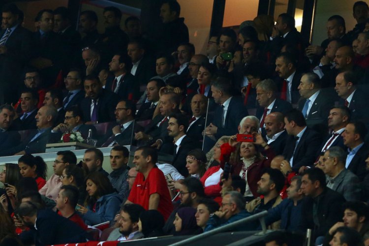 Cumhurbaşkanı Erdoğan milli takımı yalnız bırakmadı