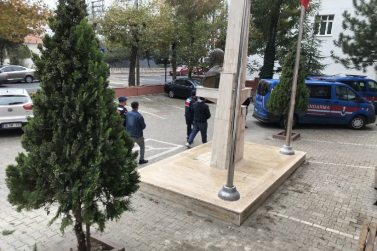 G&ouml;&ccedil;men ka&ccedil;ak&ccedil;ıları tutuklandı