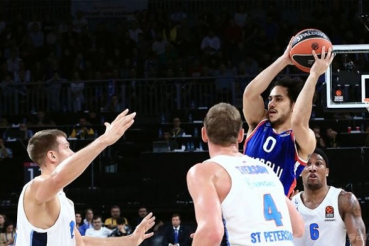 Anadolu Efes sahadan 90-88 galip ayrıldı