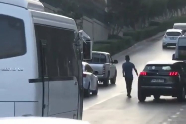 Akan trafikte tehlikeye aldırmadan y&uuml;r&uuml;d&uuml;